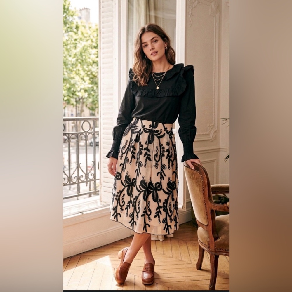 DRA Los Angeles Embroidered Midi Skirt & Ruffle Cotton Blouse Bundle - Size S